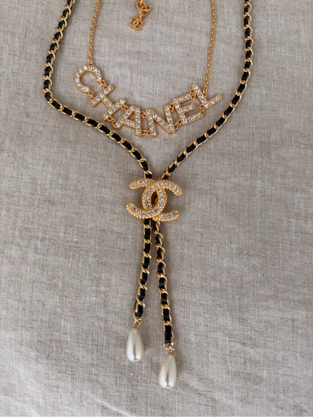 ✨CHANEL Gold and Black Ribbon Lariat Necklace with Crystal CC and Pearl Drops🖤 - Picture 7 of 14